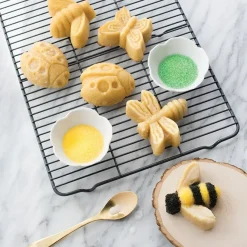 Nordic Ware Backyard Bugs Bakvorm