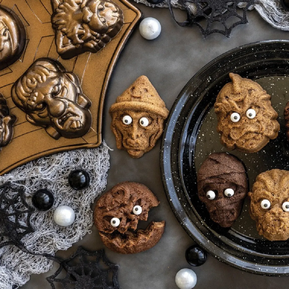 Nordic Ware Monster Mask Bakvorm