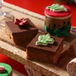 PME Suikerdecoratie Under The Mistletoe 12st.